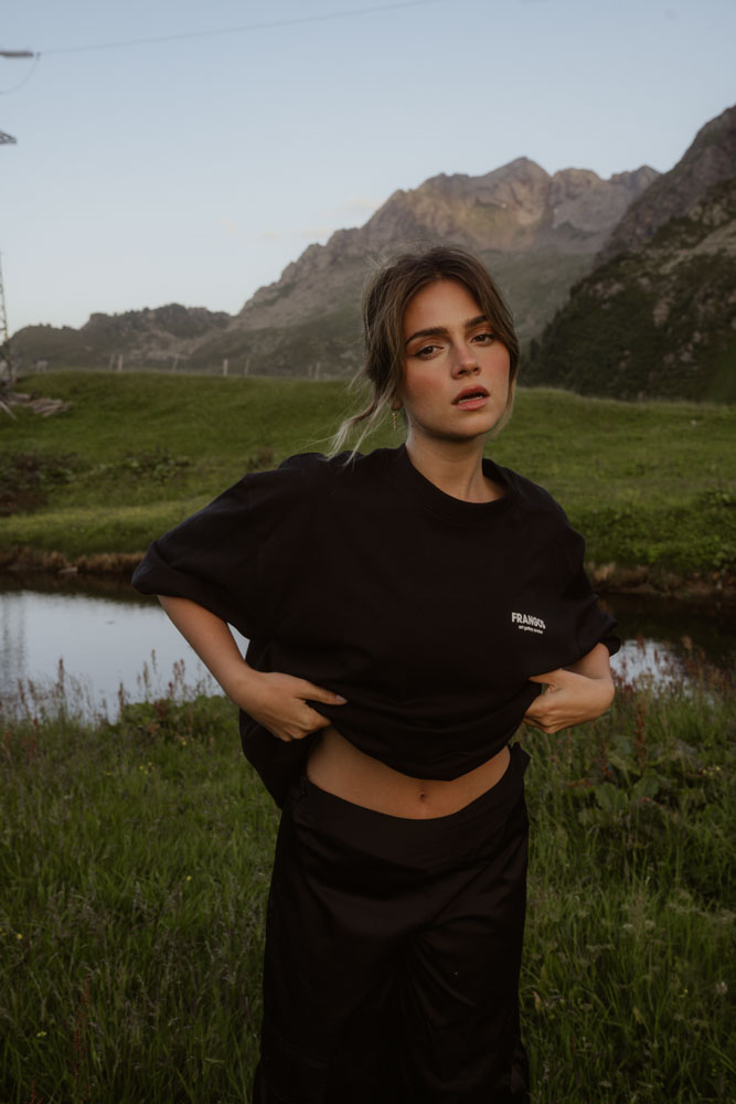 俄罗斯INS网红摄影师极乐世界中性人像摄影原创LR预设 Elysium Preset Pack 插件预设 第8张-素材湾丨精选海外优质设计素材资源 俄罗斯INS网红摄影师极乐世界中性人像摄影原创LR预设 Elysium Preset Pack 插件预设 sucaiwan.com