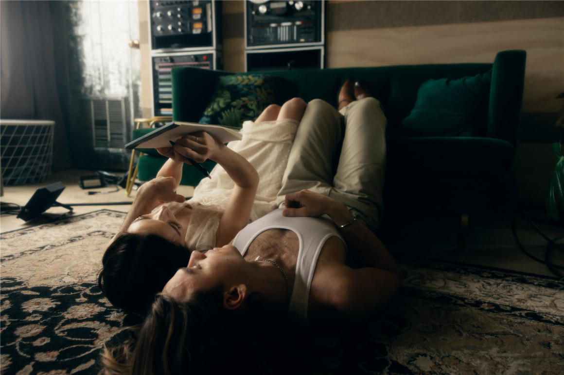 复古情绪氛围感人物永恒婚纱旅拍写真摄影LR调色预设 G-Presets - Summer Grace Presets . 第5张-素材湾丨精选海外优质设计素材资源 复古情绪氛围感人物永恒婚纱旅拍写真摄影LR调色预设 G-Presets - Summer Grace Presets . sucaiwan.com