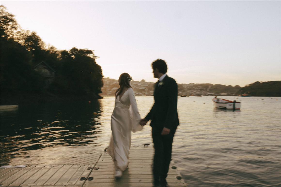 复古情绪氛围感人物永恒婚纱旅拍写真摄影LR调色预设 G-Presets - Summer Grace Presets . 第19张-素材湾丨精选海外优质设计素材资源 复古情绪氛围感人物永恒婚纱旅拍写真摄影LR调色预设 G-Presets - Summer Grace Presets . sucaiwan.com