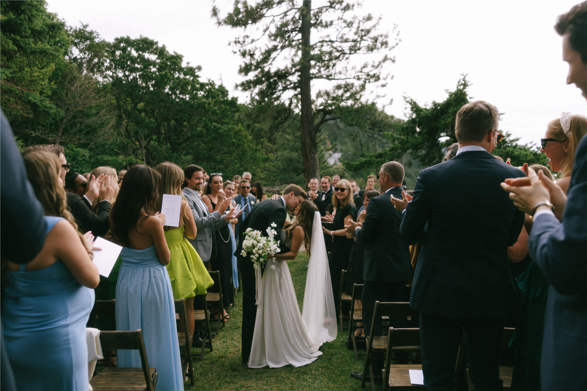 复古情绪氛围感人物永恒婚纱旅拍写真摄影LR调色预设 G-Presets - Summer Grace Presets . 第20张-素材湾丨精选海外优质设计素材资源 复古情绪氛围感人物永恒婚纱旅拍写真摄影LR调色预设 G-Presets - Summer Grace Presets . sucaiwan.com