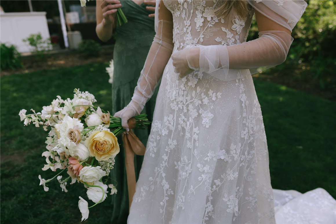 复古情绪氛围感人物永恒婚纱旅拍写真摄影LR调色预设 G-Presets - Summer Grace Presets . 第22张-素材湾丨精选海外优质设计素材资源 复古情绪氛围感人物永恒婚纱旅拍写真摄影LR调色预设 G-Presets - Summer Grace Presets . sucaiwan.com