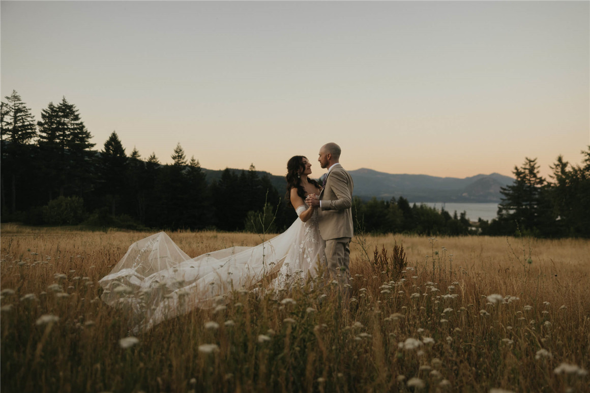 复古情绪氛围感人物永恒婚纱旅拍写真摄影LR调色预设 G-Presets - Summer Grace Presets . 第29张-素材湾丨精选海外优质设计素材资源 复古情绪氛围感人物永恒婚纱旅拍写真摄影LR调色预设 G-Presets - Summer Grace Presets . sucaiwan.com