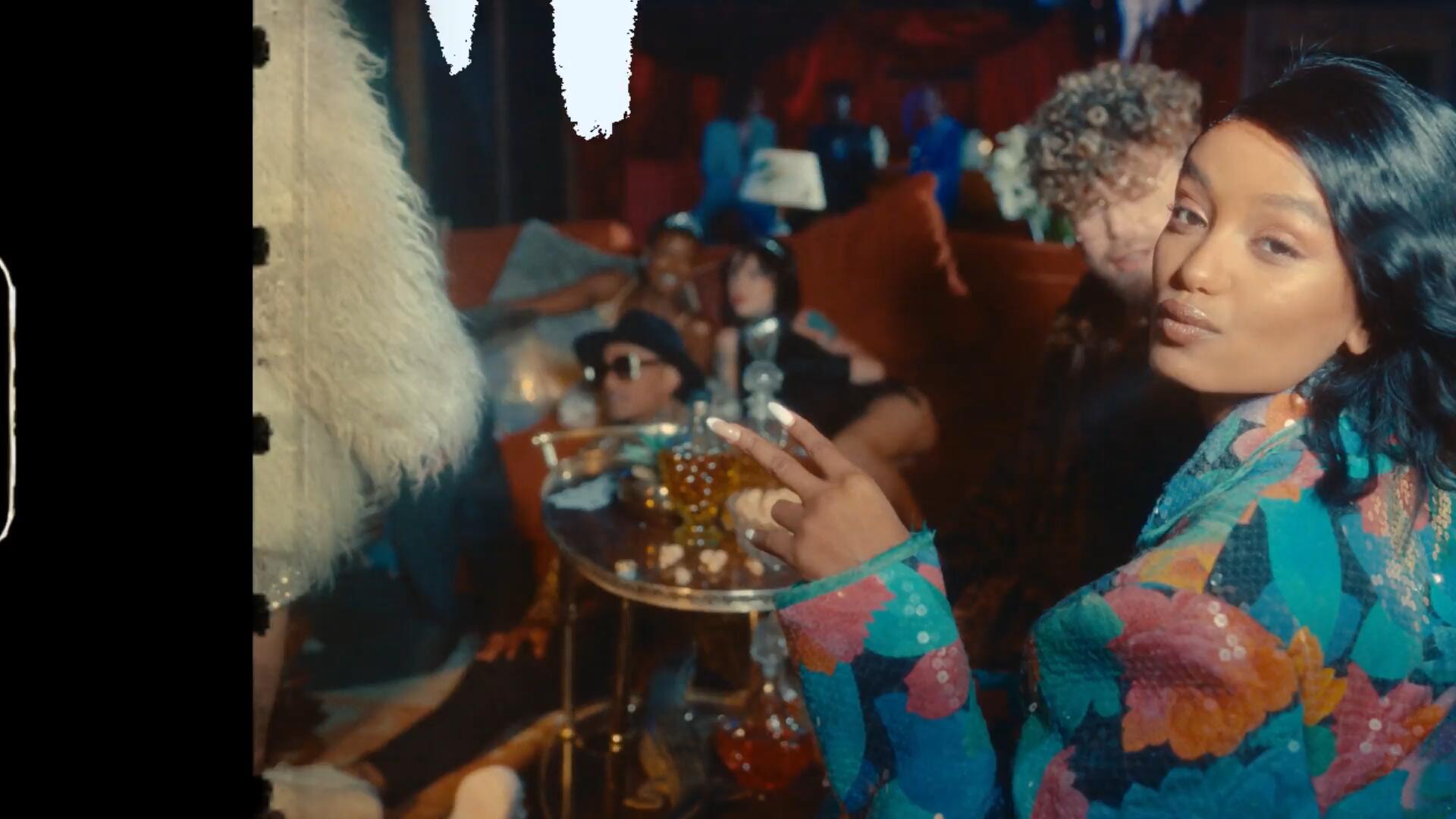 AE/PR模板:15个彩色电影胶片风格手绘标记划痕转场效果包+音效 . 第2张-素材湾丨精选海外优质设计素材资源 AE/PR模板:15个彩色电影胶片风格手绘标记划痕转场效果包+音效 . sucaiwan.com