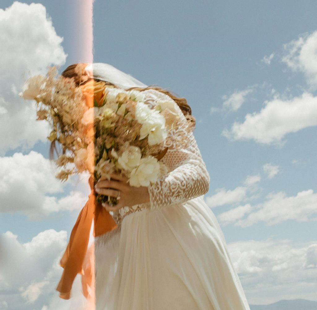 32款复古薄膜模仿胶片漏光经典可定制渐变电影氛围滤镜LR预设+手机端DNG预设 Meridian Presets – India Earl – Light Leaks 插件预设 第3张-素材湾丨精选海外优质设计素材资源 32款复古薄膜模仿胶片漏光经典可定制渐变电影氛围滤镜LR预设+手机端DNG预设 Meridian Presets – India Earl – Light Leaks 插件预设 sucaiwan.com