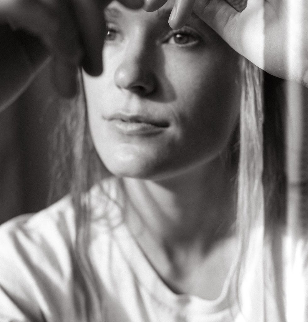 32款复古薄膜模仿胶片漏光经典可定制渐变电影氛围滤镜LR预设+手机端DNG预设 Meridian Presets – India Earl – Light Leaks 插件预设 第5张-素材湾丨精选海外优质设计素材资源 32款复古薄膜模仿胶片漏光经典可定制渐变电影氛围滤镜LR预设+手机端DNG预设 Meridian Presets – India Earl – Light Leaks 插件预设 sucaiwan.com