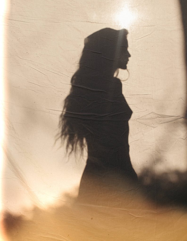 32款复古薄膜模仿胶片漏光经典可定制渐变电影氛围滤镜LR预设+手机端DNG预设 Meridian Presets – India Earl – Light Leaks 插件预设 第6张-素材湾丨精选海外优质设计素材资源 32款复古薄膜模仿胶片漏光经典可定制渐变电影氛围滤镜LR预设+手机端DNG预设 Meridian Presets – India Earl – Light Leaks 插件预设 sucaiwan.com