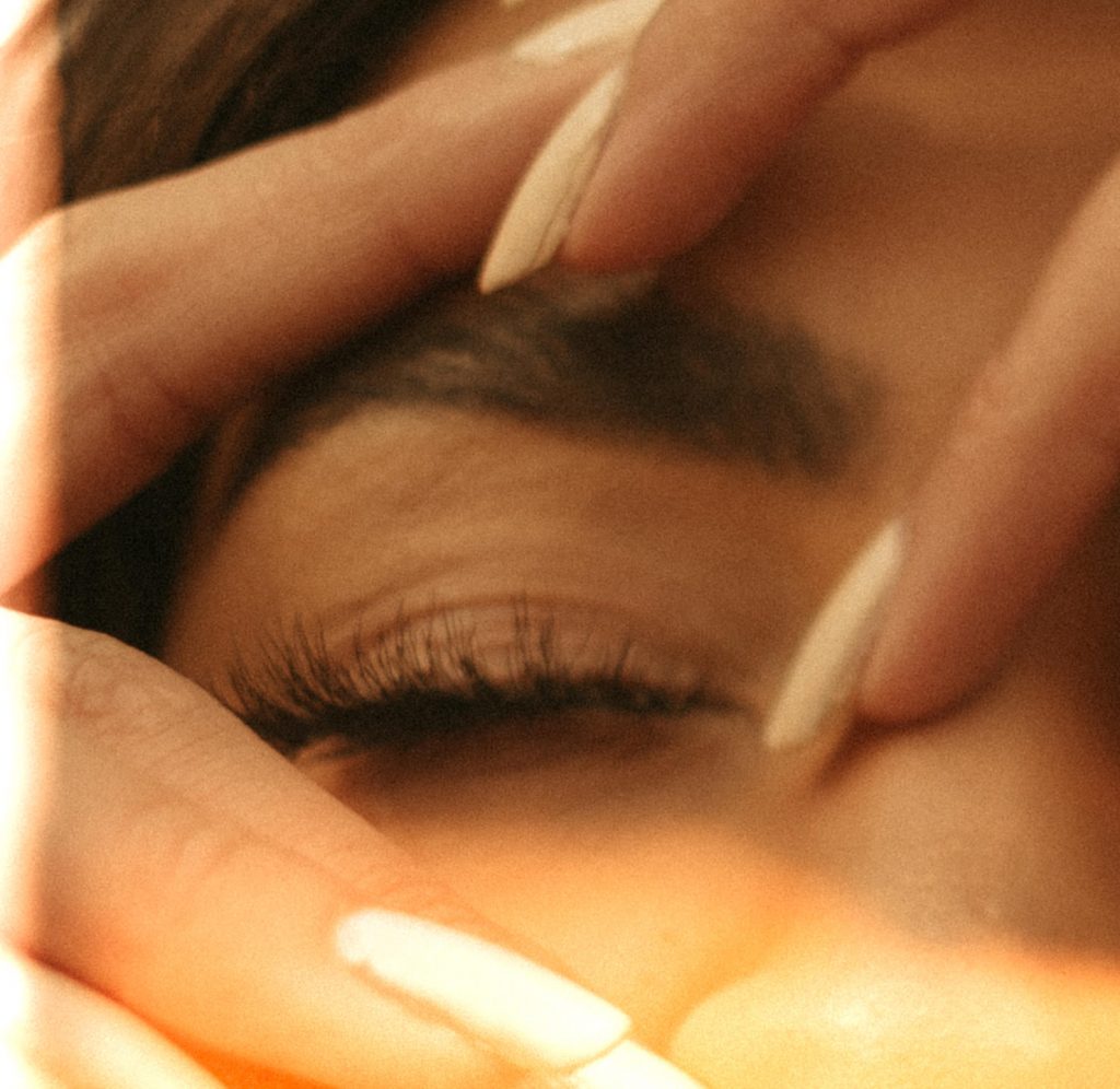 32款复古薄膜模仿胶片漏光经典可定制渐变电影氛围滤镜LR预设+手机端DNG预设 Meridian Presets – India Earl – Light Leaks 插件预设 第9张-素材湾丨精选海外优质设计素材资源 32款复古薄膜模仿胶片漏光经典可定制渐变电影氛围滤镜LR预设+手机端DNG预设 Meridian Presets – India Earl – Light Leaks 插件预设 sucaiwan.com