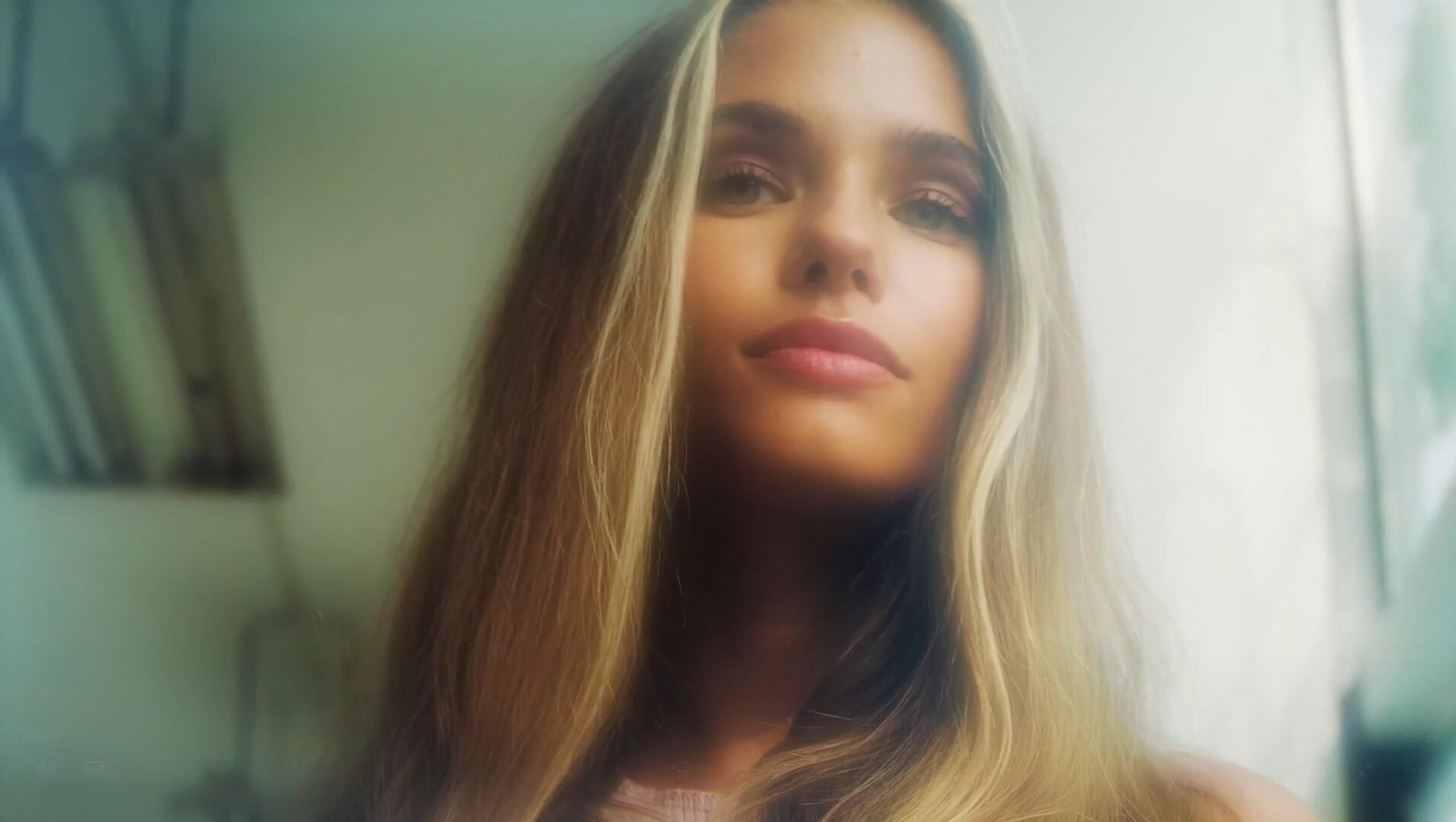 PR预设：梦幻发光软镜头对焦镜头光晕扭曲棱镜折射镜头滤镜效果包 AKV Studios – Glow FX Presets 插件预设 sucaiwan.com