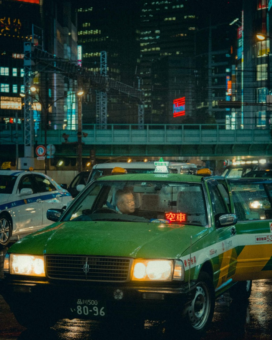 12款电影胶片风格街头扫街街拍港风复古色调电影感LR预设 ErenJam Cinematic Street Preset Pack 插件预设 第2张-素材湾丨精选海外优质设计素材资源 12款电影胶片风格街头扫街街拍港风复古色调电影感LR预设 ErenJam Cinematic Street Preset Pack 插件预设 sucaiwan.com
