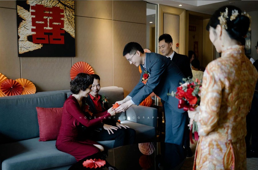 抖音小红书网红摄影师【王卿】婚礼跟拍/宴会跟拍LR预设 婚纱婚礼万能预设 胶片预设11款 电脑版ps/lr预设配置文件滤镜附教程 插件预设 sucaiwan.com