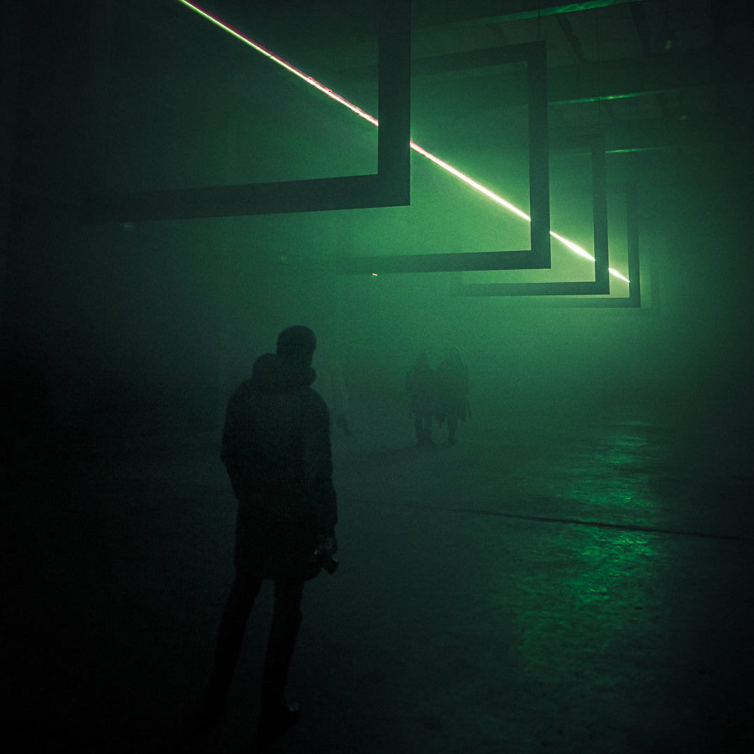 《银翼杀手》超现实反乌托邦夜景氛围黑暗色调LR调色预设 Cinegrams Dystopian Looks V2 插件预设 第5张-素材湾丨精选海外优质设计素材资源 《银翼杀手》超现实反乌托邦夜景氛围黑暗色调LR调色预设 Cinegrams Dystopian Looks V2 插件预设 sucaiwan.com