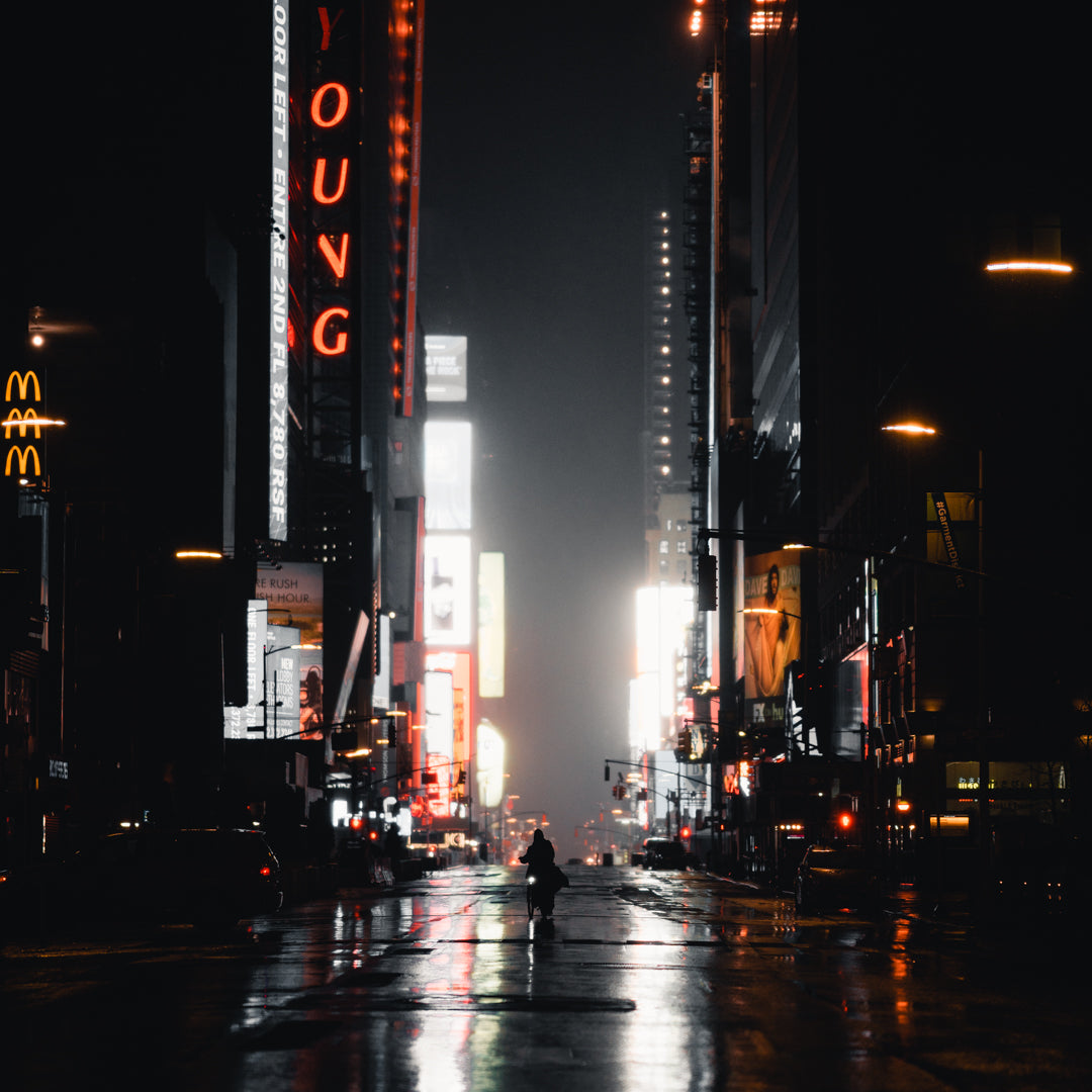 《银翼杀手》超现实反乌托邦夜景氛围黑暗色调LR调色预设 Cinegrams Dystopian Looks V2 插件预设 第6张-素材湾丨精选海外优质设计素材资源 《银翼杀手》超现实反乌托邦夜景氛围黑暗色调LR调色预设 Cinegrams Dystopian Looks V2 插件预设 sucaiwan.com