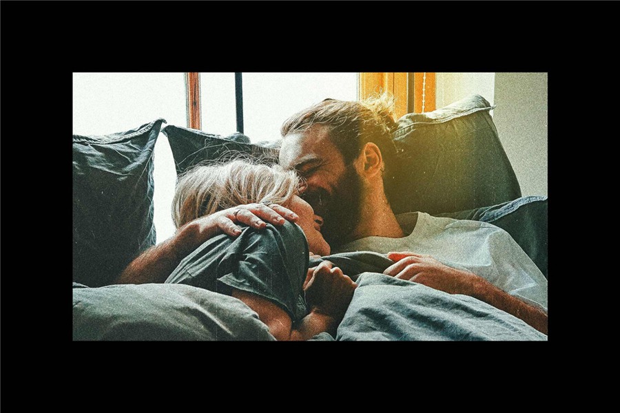 复古90年代胶片燃烧温暖老图片照片摄影做旧颗粒纹理叠加PSD特效样机 . 第2张-素材湾丨精选海外优质设计素材资源 复古90年代胶片燃烧温暖老图片照片摄影做旧颗粒纹理叠加PSD特效样机 . sucaiwan.com