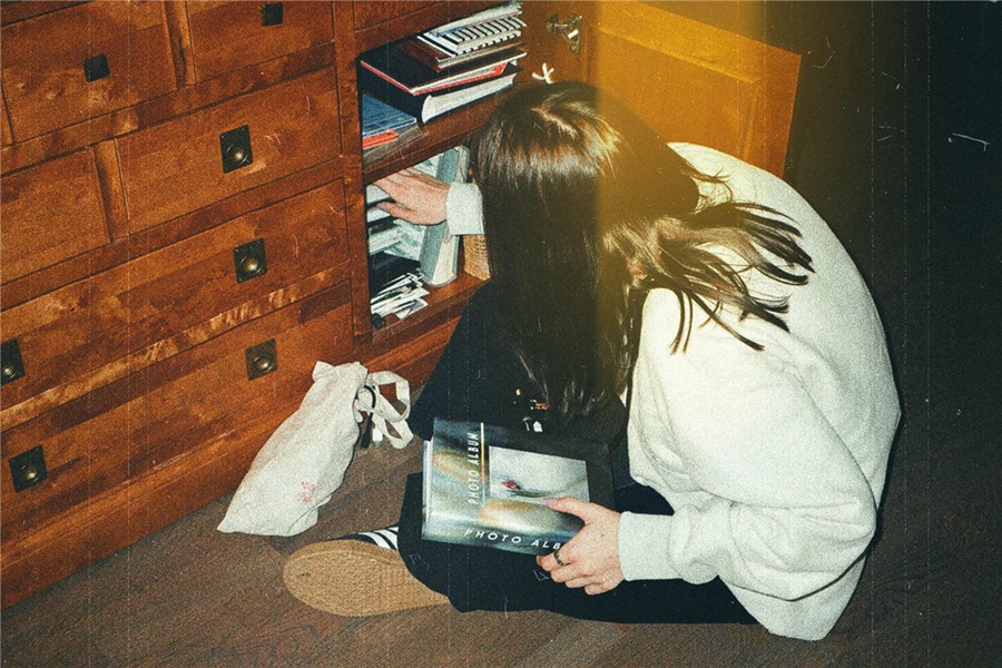 复古90年代胶片燃烧温暖老图片照片摄影做旧颗粒纹理叠加PSD特效样机 . 第3张-素材湾丨精选海外优质设计素材资源 复古90年代胶片燃烧温暖老图片照片摄影做旧颗粒纹理叠加PSD特效样机 . sucaiwan.com