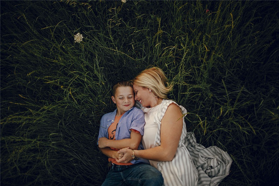 LR预设:大胆活力色调日落鲜艳色彩人像摄影LR调色预设 . 第5张-素材湾丨精选海外优质设计素材资源 LR预设:大胆活力色调日落鲜艳色彩人像摄影LR调色预设 . sucaiwan.com