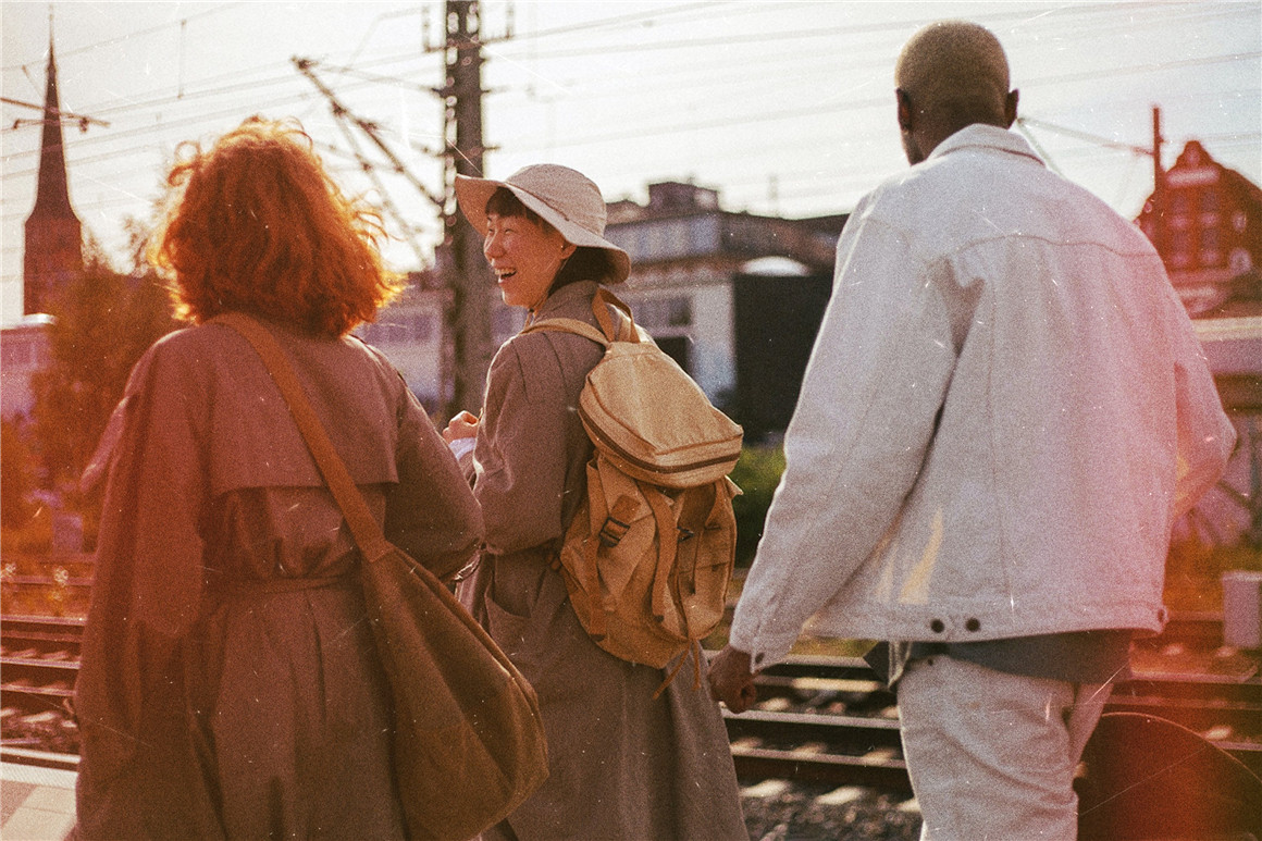 潮流复古自然光漏光杂点照片处理叠加层PSD设计素材 . 第4张-素材湾丨精选海外优质设计素材资源 潮流复古自然光漏光杂点照片处理叠加层PSD设计素材 . sucaiwan.com