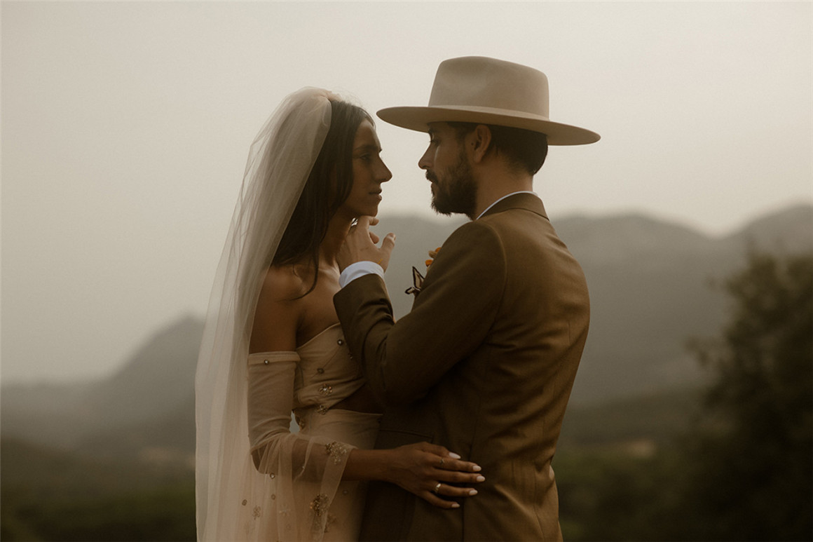 电影氛围高级质感婚礼旅行人像摄影调色LR预设 DVLOP - The Kitcheners - Majestic Presets + Video Guide . 第3张-素材湾丨精选海外优质设计素材资源 电影氛围高级质感婚礼旅行人像摄影调色LR预设 DVLOP - The Kitcheners - Majestic Presets + Video Guide . sucaiwan.com