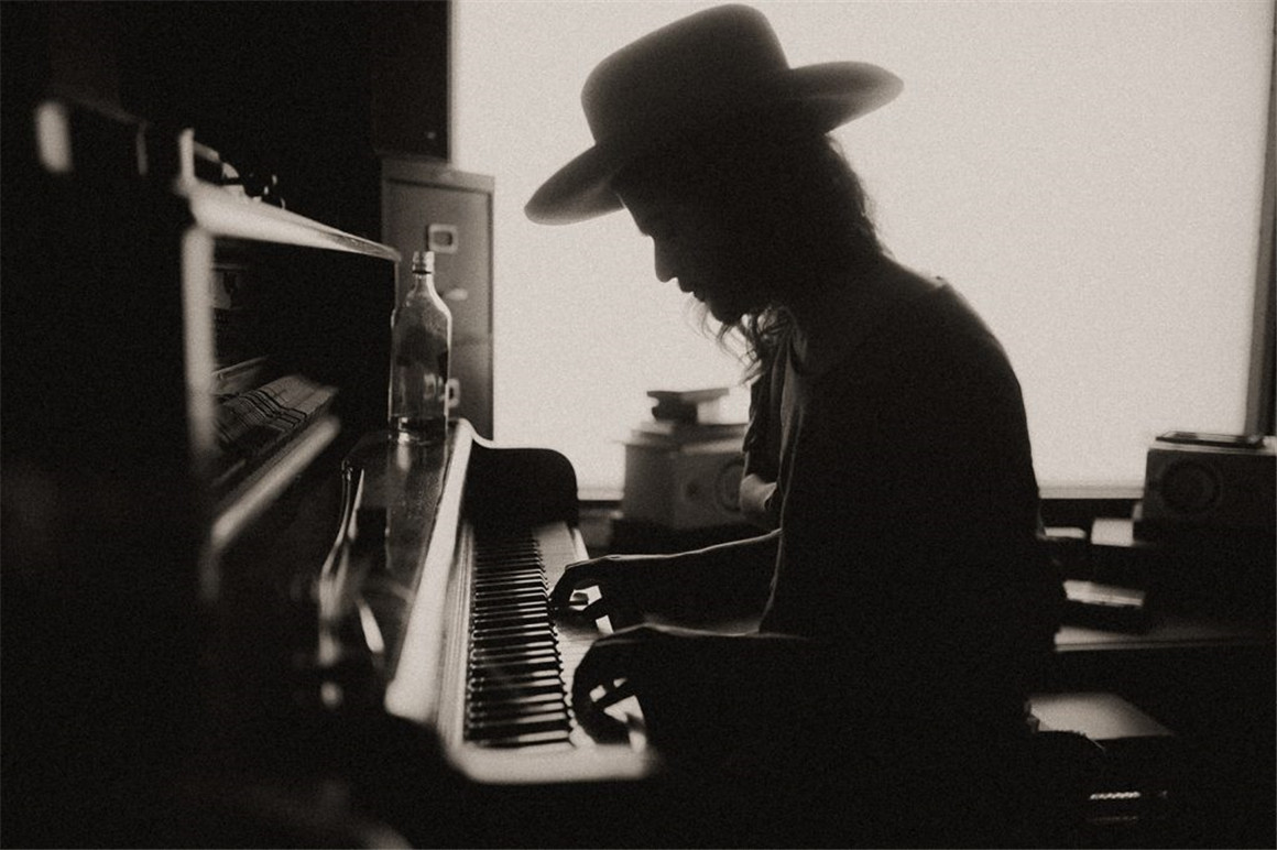 经典永恒褪色黑白胶片颗粒质感LR调色预设 Meridian - Mari Trancoso-Impermanence Presets . sucaiwan.com