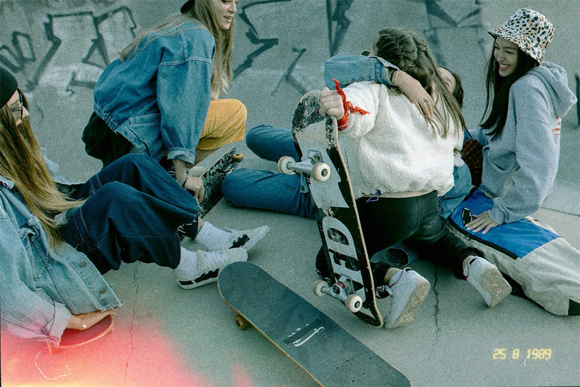 复古做旧胶片灼烧曝光光晕拍立得相机老式照片特效PSD样机 Disposable Camera Photo Effect 插件预设 第3张-素材湾丨精选海外优质设计素材资源 复古做旧胶片灼烧曝光光晕拍立得相机老式照片特效PSD样机 Disposable Camera Photo Effect 插件预设 sucaiwan.com