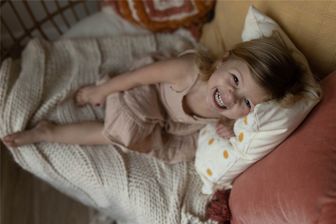 Becca Jean 鲜艳温馨奶油色发光肤色人像摄影摄影LR调色预设 The Inner Light Presets Collection . sucaiwan.com