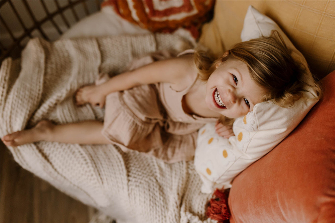 Becca Jean 鲜艳温馨奶油色发光肤色人像摄影摄影LR调色预设 The Inner Light Presets Collection . sucaiwan.com