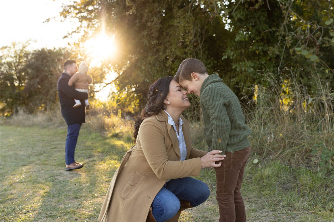 Becca Jean 鲜艳温馨奶油色发光肤色人像摄影摄影LR调色预设 The Inner Light Presets Collection . sucaiwan.com