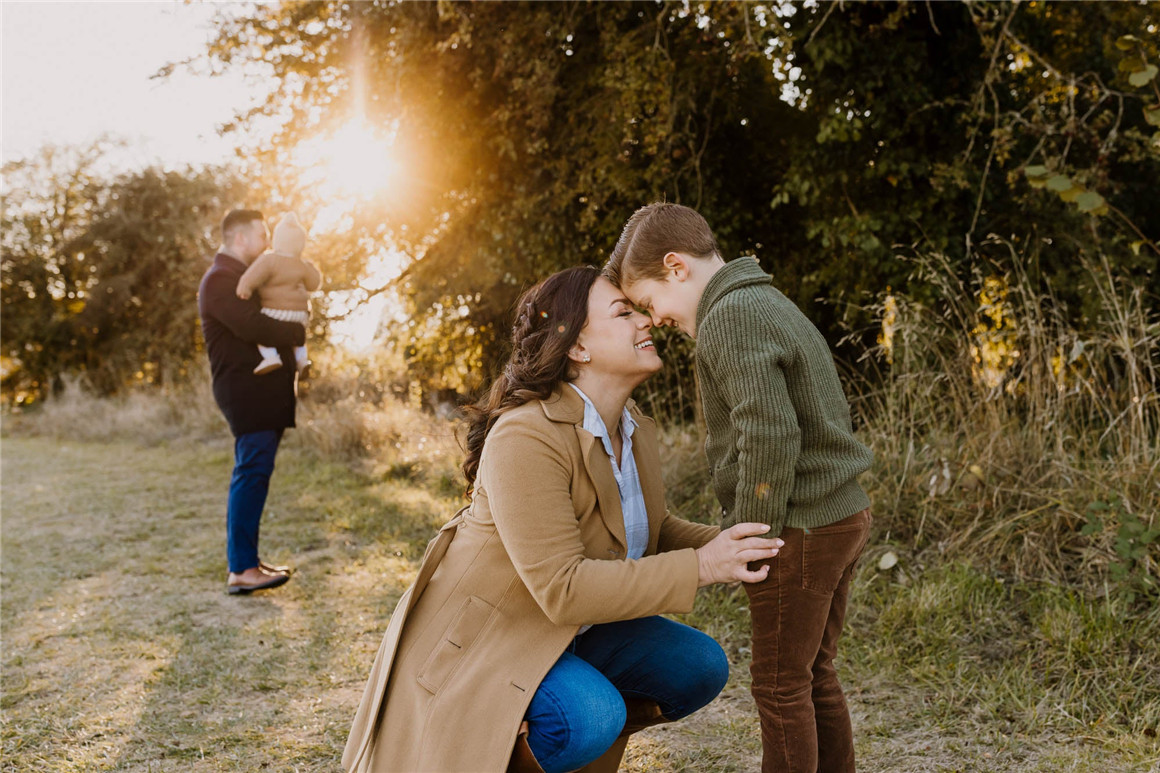 Becca Jean 鲜艳温馨奶油色发光肤色人像摄影摄影LR调色预设 The Inner Light Presets Collection . sucaiwan.com