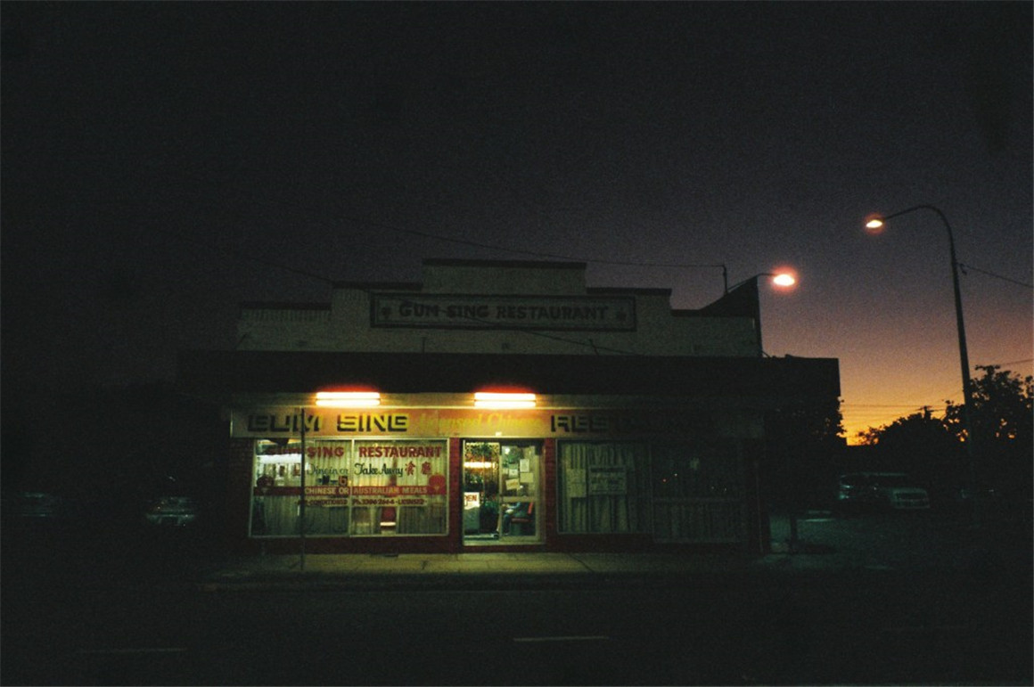 复古柯达CineStill 400D胶片电影仿真模拟LR预设 CineStill 400D Film Emulation Lightroom Preset 插件预设 第5张-素材湾丨精选海外优质设计素材资源 复古柯达CineStill 400D胶片电影仿真模拟LR预设 CineStill 400D Film Emulation Lightroom Preset 插件预设 sucaiwan.com