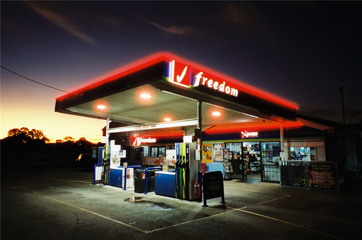 复古柯达CineStill 400D胶片电影仿真模拟LR预设 CineStill 400D Film Emulation Lightroom Preset 插件预设 第6张-素材湾丨精选海外优质设计素材资源 复古柯达CineStill 400D胶片电影仿真模拟LR预设 CineStill 400D Film Emulation Lightroom Preset 插件预设 sucaiwan.com