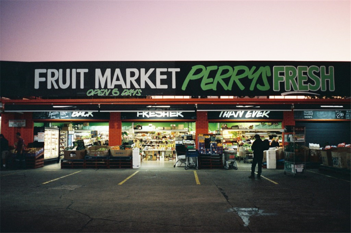 复古柯达CineStill 400D胶片电影仿真模拟LR预设 CineStill 400D Film Emulation Lightroom Preset 插件预设 第7张-素材湾丨精选海外优质设计素材资源 复古柯达CineStill 400D胶片电影仿真模拟LR预设 CineStill 400D Film Emulation Lightroom Preset 插件预设 sucaiwan.com