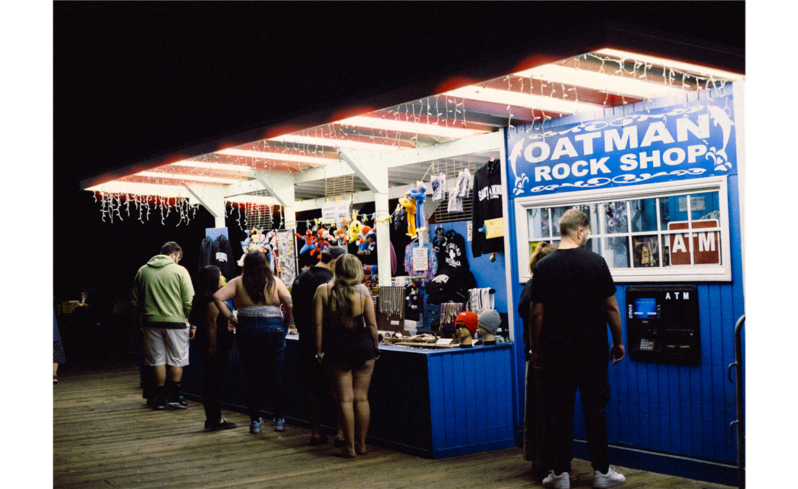 复古柯达CineStill 800T胶片电影仿真模拟LR预设 CineStill 800T Film Emulation Lightroom Preset 插件预设 第9张-素材湾丨精选海外优质设计素材资源 复古柯达CineStill 800T胶片电影仿真模拟LR预设 CineStill 800T Film Emulation Lightroom Preset 插件预设 sucaiwan.com