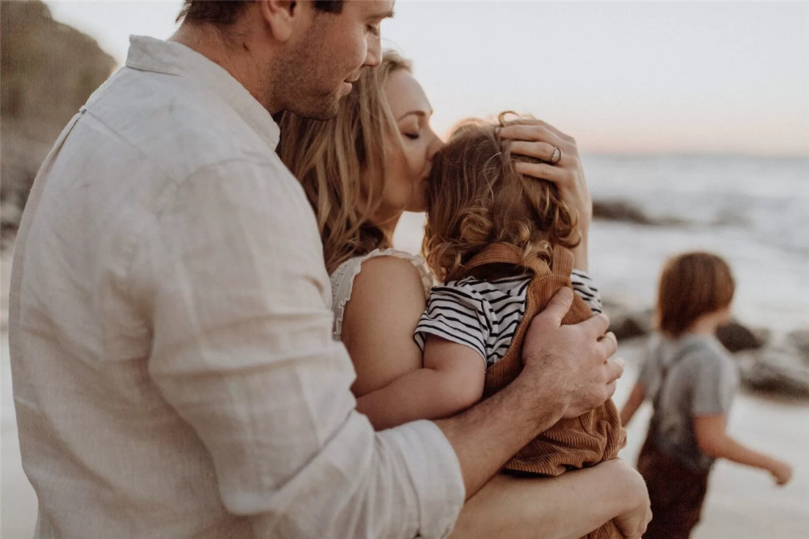 LR预设：奶油色怀旧暖色调人像摄影LR调色预设 . sucaiwan.com