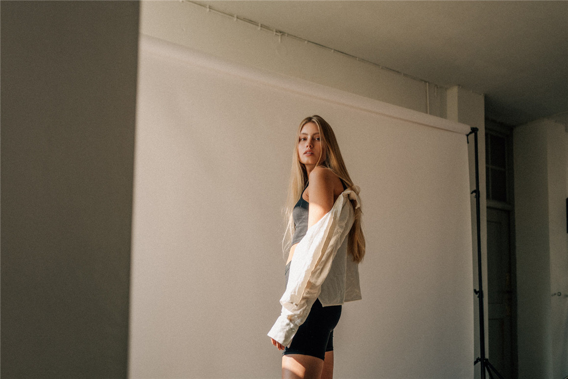 70年代复古感电影颗粒自然光人像摄影LR调色预设 Dominik Garban - DGX Lightroom Presets Vol. II 插件预设 第2张-素材湾丨精选海外优质设计素材资源 70年代复古感电影颗粒自然光人像摄影LR调色预设 Dominik Garban - DGX Lightroom Presets Vol. II 插件预设 sucaiwan.com