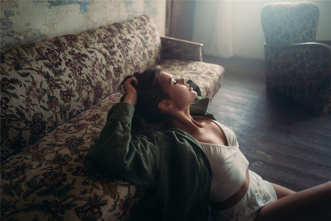 70年代复古感电影颗粒自然光人像摄影LR调色预设 Dominik Garban - DGX Lightroom Presets Vol. II 插件预设 第3张-素材湾丨精选海外优质设计素材资源 70年代复古感电影颗粒自然光人像摄影LR调色预设 Dominik Garban - DGX Lightroom Presets Vol. II 插件预设 sucaiwan.com