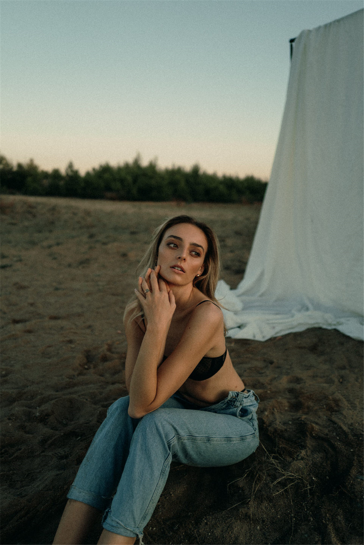 70年代复古感电影颗粒自然光人像摄影LR调色预设 Dominik Garban - DGX Lightroom Presets Vol. II 插件预设 第4张-素材湾丨精选海外优质设计素材资源 70年代复古感电影颗粒自然光人像摄影LR调色预设 Dominik Garban - DGX Lightroom Presets Vol. II 插件预设 sucaiwan.com