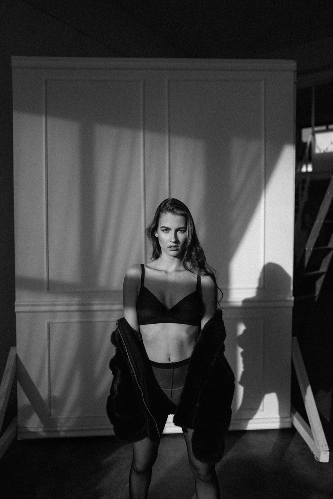 70年代复古感电影颗粒自然光人像摄影LR调色预设 Dominik Garban - DGX Lightroom Presets Vol. II 插件预设 第5张-素材湾丨精选海外优质设计素材资源 70年代复古感电影颗粒自然光人像摄影LR调色预设 Dominik Garban - DGX Lightroom Presets Vol. II 插件预设 sucaiwan.com