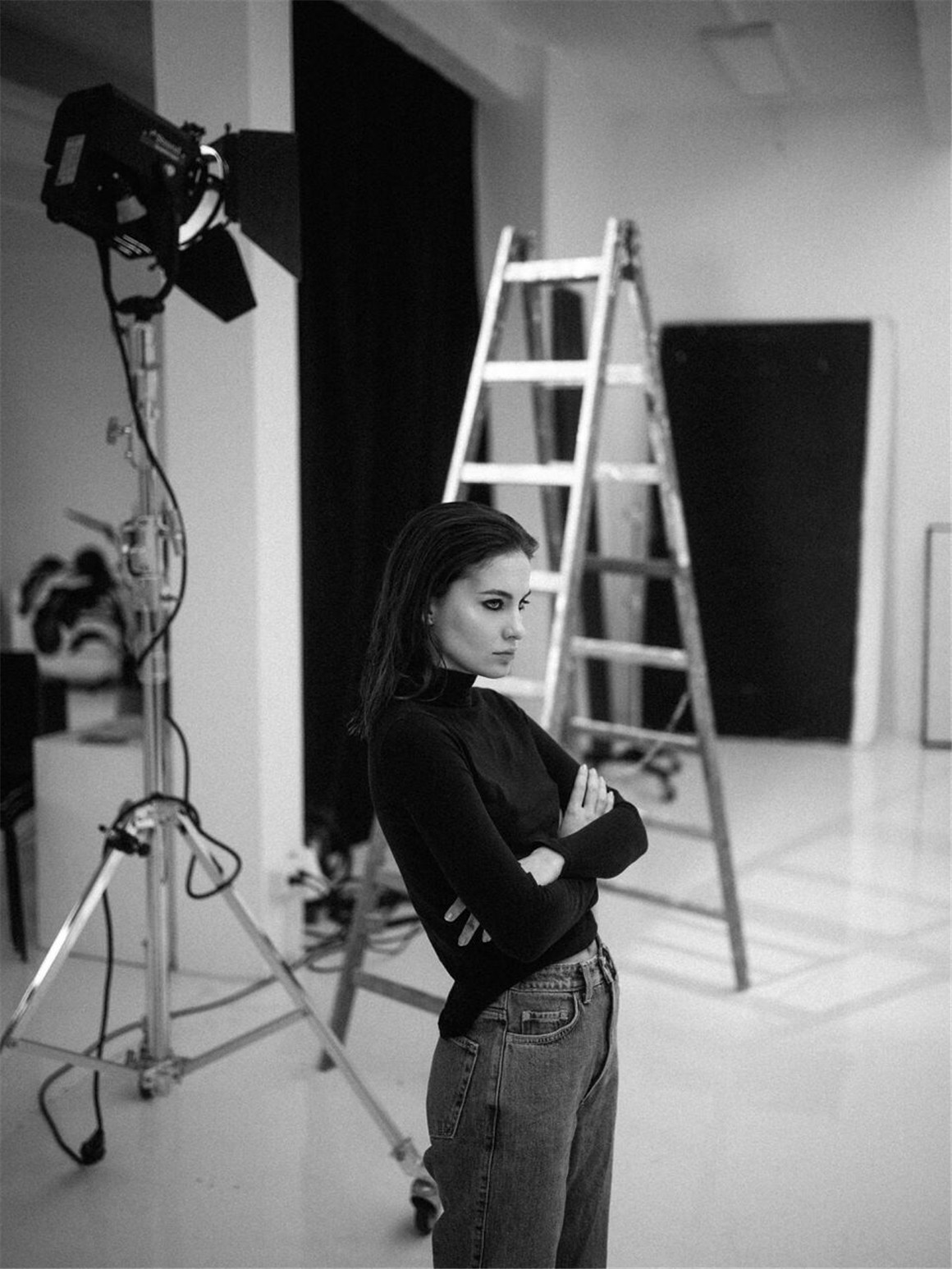 70年代复古感电影颗粒自然光人像摄影LR调色预设 Dominik Garban - DGX Lightroom Presets Vol. II 插件预设 第6张-素材湾丨精选海外优质设计素材资源 70年代复古感电影颗粒自然光人像摄影LR调色预设 Dominik Garban - DGX Lightroom Presets Vol. II 插件预设 sucaiwan.com