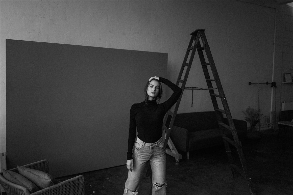 70年代复古感电影颗粒自然光人像摄影LR调色预设 Dominik Garban - DGX Lightroom Presets Vol. II 插件预设 第9张-素材湾丨精选海外优质设计素材资源 70年代复古感电影颗粒自然光人像摄影LR调色预设 Dominik Garban - DGX Lightroom Presets Vol. II 插件预设 sucaiwan.com