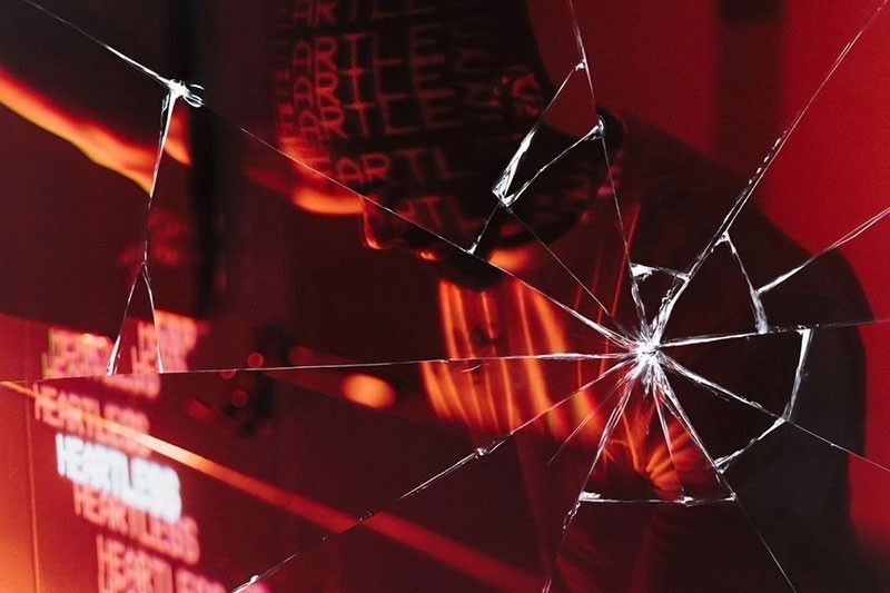 玻璃破裂效果PS图层样式 插件预设 sucaiwan.com