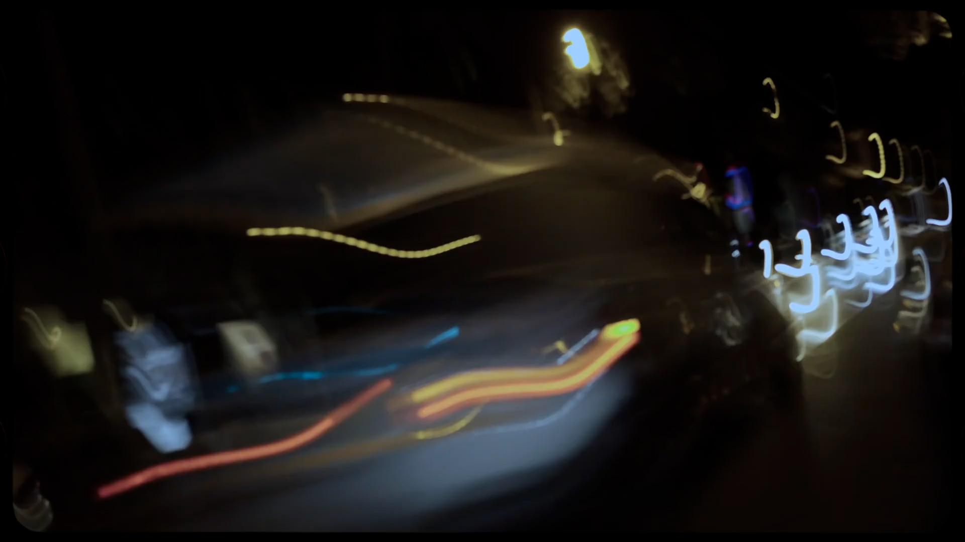 慢快门王家卫抽帧拖影扭曲电影效果/时尚动感短片/音乐MV/复古港风高级时髦不过时视频穿梭转场过渡效果 – 达芬奇预设DRFX 插件预设 第4张-素材湾丨精选海外优质设计素材资源 慢快门王家卫抽帧拖影扭曲电影效果/时尚动感短片/音乐MV/复古港风高级时髦不过时视频穿梭转场过渡效果 – 达芬奇预设DRFX 插件预设 sucaiwan.com