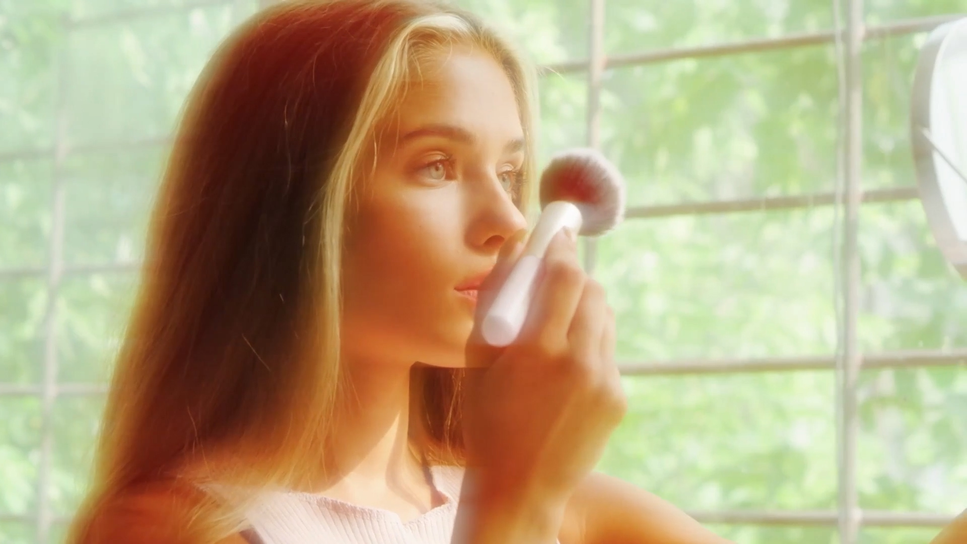 PR预设:AKV Studios 50多个梦幻柔和发光流行的电影高光柔化滤镜PR预设 Glow FX Presets 插件预设 第3张-素材湾丨精选海外优质设计素材资源 PR预设:AKV Studios 50多个梦幻柔和发光流行的电影高光柔化滤镜PR预设 Glow FX Presets 插件预设 sucaiwan.com