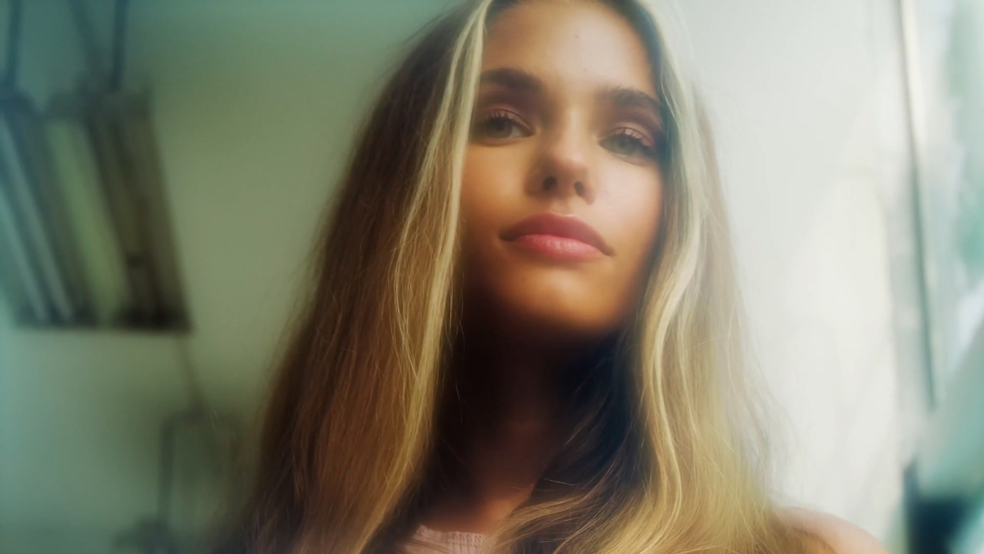 PR预设:AKV Studios 50多个梦幻柔和发光流行的电影高光柔化滤镜PR预设 Glow FX Presets 插件预设 第2张-素材湾丨精选海外优质设计素材资源 PR预设:AKV Studios 50多个梦幻柔和发光流行的电影高光柔化滤镜PR预设 Glow FX Presets 插件预设 sucaiwan.com