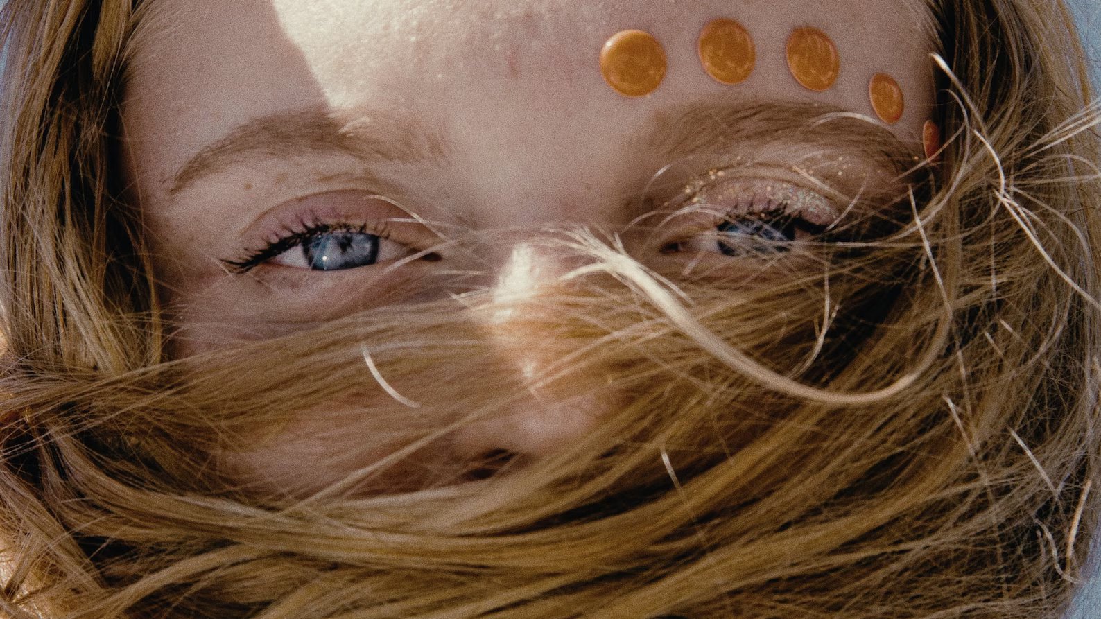 4K 35MM Camera Film Simulation 真实胶片外观颗粒灰尘和划痕叠加纹理 Davinci Resolve Photoshop Premiere FCPX 影视音频 第4张-素材湾丨精选海外优质设计素材资源 4K 35MM Camera Film Simulation 真实胶片外观颗粒灰尘和划痕叠加纹理 Davinci Resolve Photoshop Premiere FCPX 影视音频 sucaiwan.com