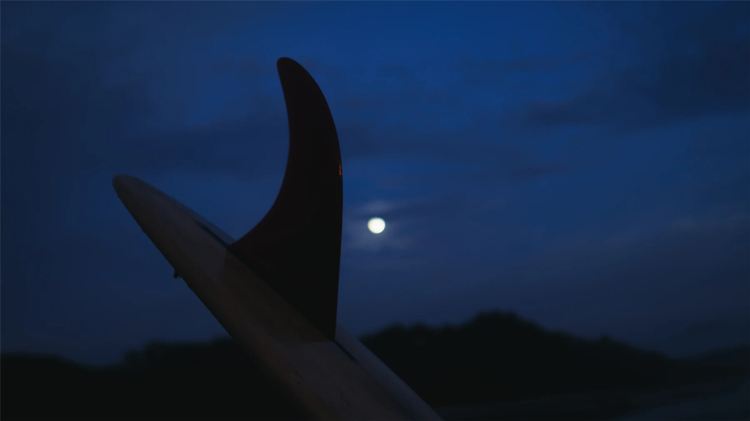 复古情绪美学人像旅拍摄影灰尘划痕胶片颗粒覆盖纹理Lightroom调色预设 Meridian: Ain-Raadik Tide Preset 插件预设 第4张-素材湾丨精选海外优质设计素材资源 复古情绪美学人像旅拍摄影灰尘划痕胶片颗粒覆盖纹理Lightroom调色预设 Meridian: Ain-Raadik Tide Preset 插件预设 sucaiwan.com