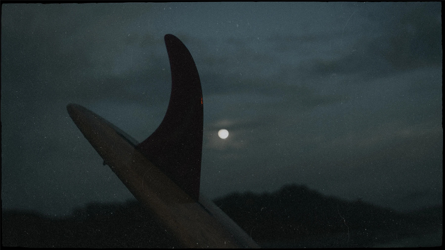 复古情绪美学人像旅拍摄影灰尘划痕胶片颗粒覆盖纹理Lightroom调色预设 Meridian: Ain-Raadik Tide Preset 插件预设 第5张-素材湾丨精选海外优质设计素材资源 复古情绪美学人像旅拍摄影灰尘划痕胶片颗粒覆盖纹理Lightroom调色预设 Meridian: Ain-Raadik Tide Preset 插件预设 sucaiwan.com