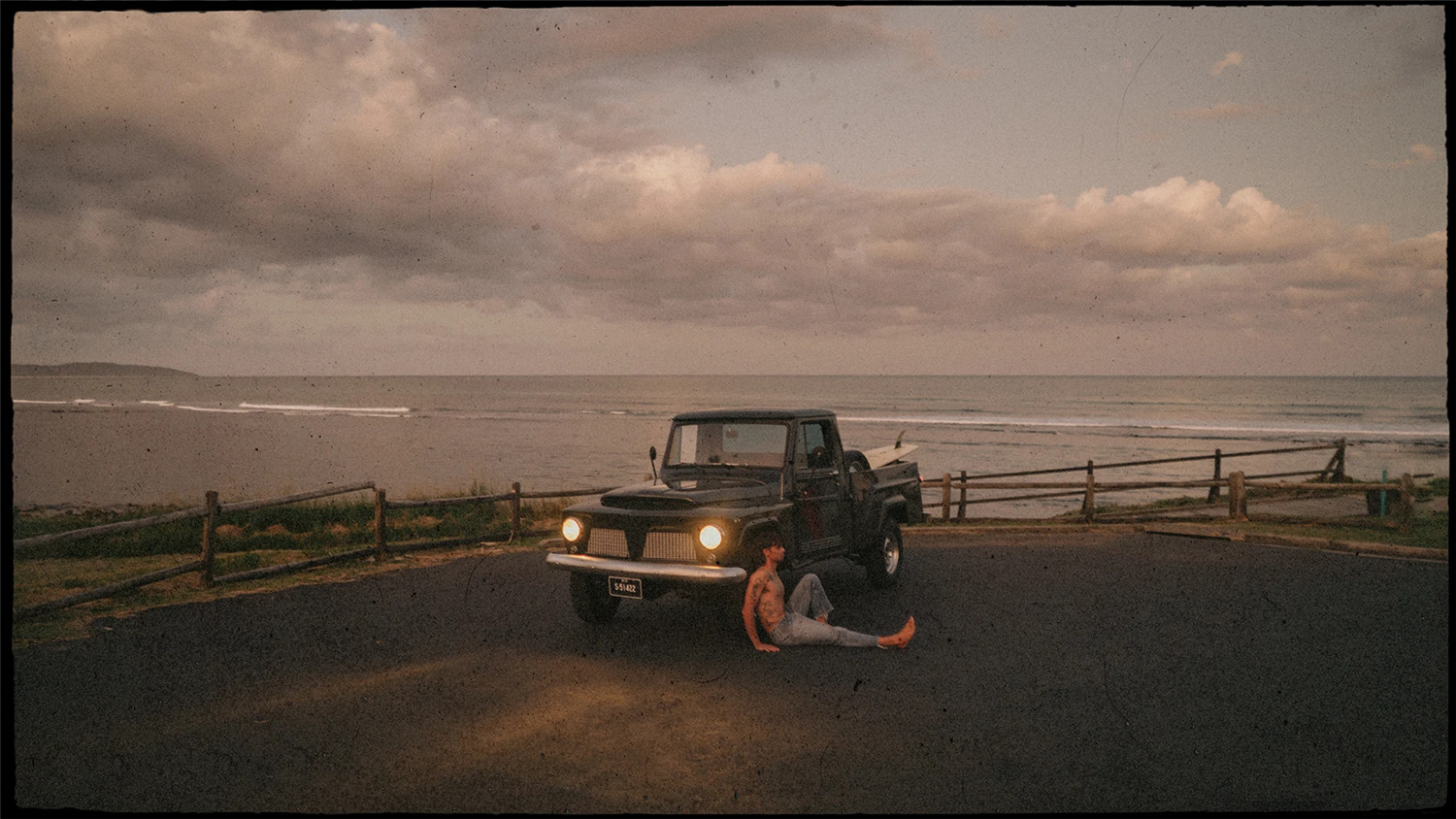 复古情绪美学人像旅拍摄影灰尘划痕胶片颗粒覆盖纹理Lightroom调色预设 Meridian: Ain-Raadik Tide Preset 插件预设 第7张-素材湾丨精选海外优质设计素材资源 复古情绪美学人像旅拍摄影灰尘划痕胶片颗粒覆盖纹理Lightroom调色预设 Meridian: Ain-Raadik Tide Preset 插件预设 sucaiwan.com