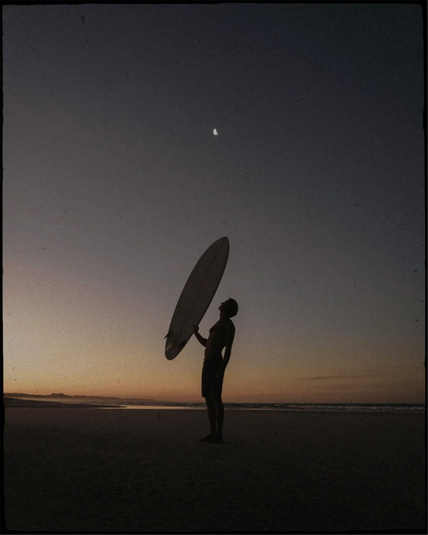 复古情绪美学人像旅拍摄影灰尘划痕胶片颗粒覆盖纹理Lightroom调色预设 Meridian: Ain-Raadik Tide Preset 插件预设 第14张-素材湾丨精选海外优质设计素材资源 复古情绪美学人像旅拍摄影灰尘划痕胶片颗粒覆盖纹理Lightroom调色预设 Meridian: Ain-Raadik Tide Preset 插件预设 sucaiwan.com