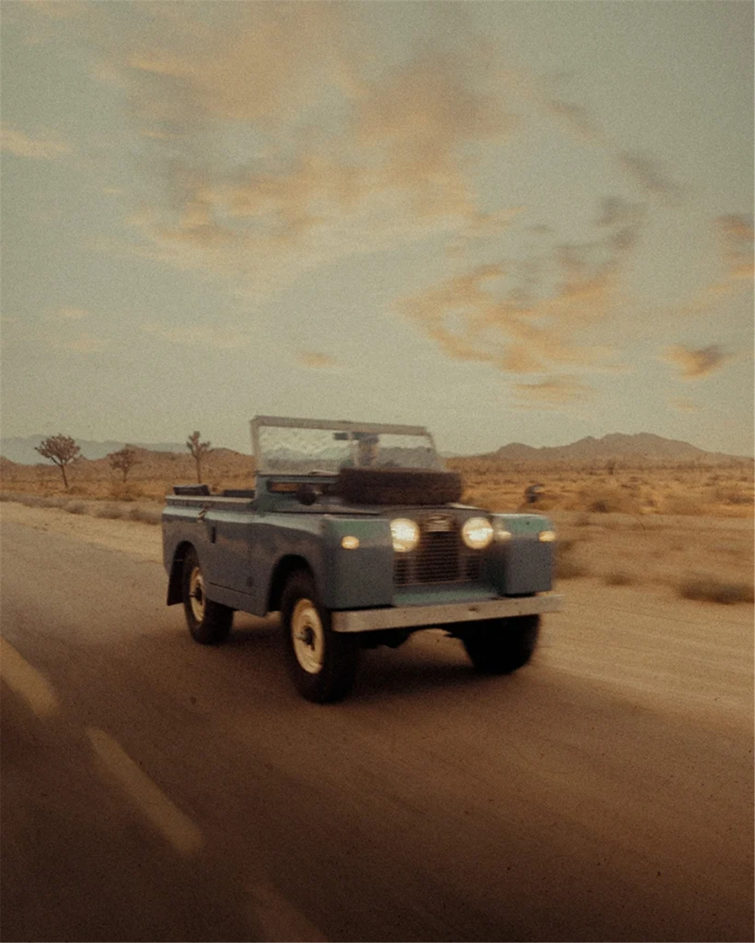 复古情绪美学人像旅拍摄影灰尘划痕胶片颗粒覆盖纹理Lightroom调色预设 Meridian: Ain-Raadik Tide Preset 插件预设 第18张-素材湾丨精选海外优质设计素材资源 复古情绪美学人像旅拍摄影灰尘划痕胶片颗粒覆盖纹理Lightroom调色预设 Meridian: Ain-Raadik Tide Preset 插件预设 sucaiwan.com