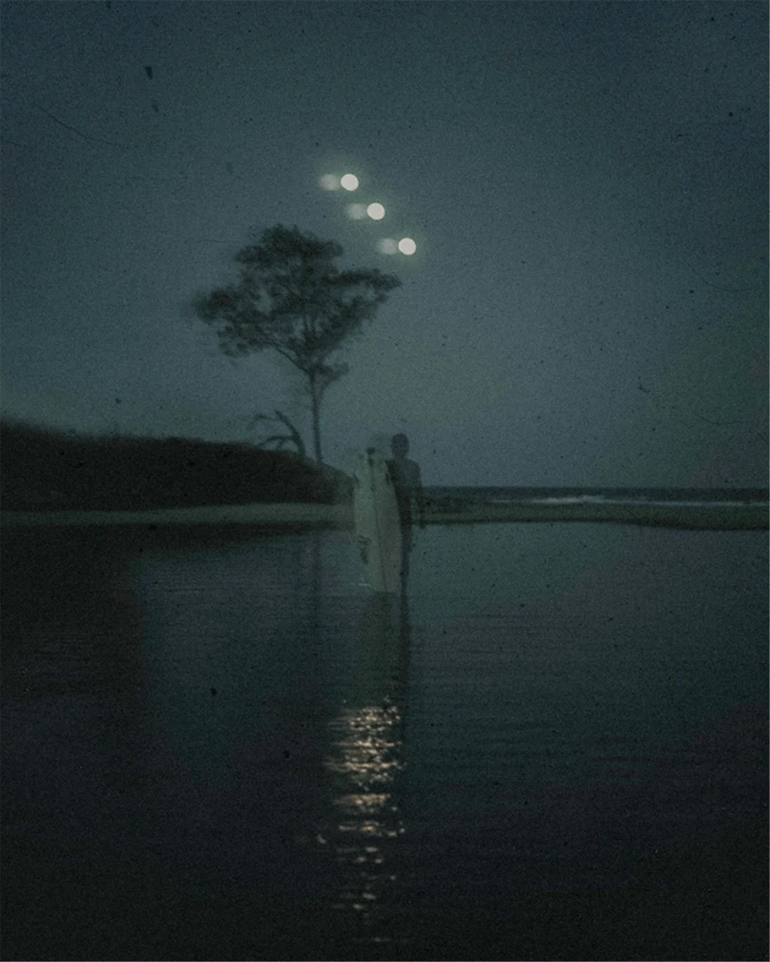 复古情绪美学人像旅拍摄影灰尘划痕胶片颗粒覆盖纹理Lightroom调色预设 Meridian: Ain-Raadik Tide Preset 插件预设 第19张-素材湾丨精选海外优质设计素材资源 复古情绪美学人像旅拍摄影灰尘划痕胶片颗粒覆盖纹理Lightroom调色预设 Meridian: Ain-Raadik Tide Preset 插件预设 sucaiwan.com