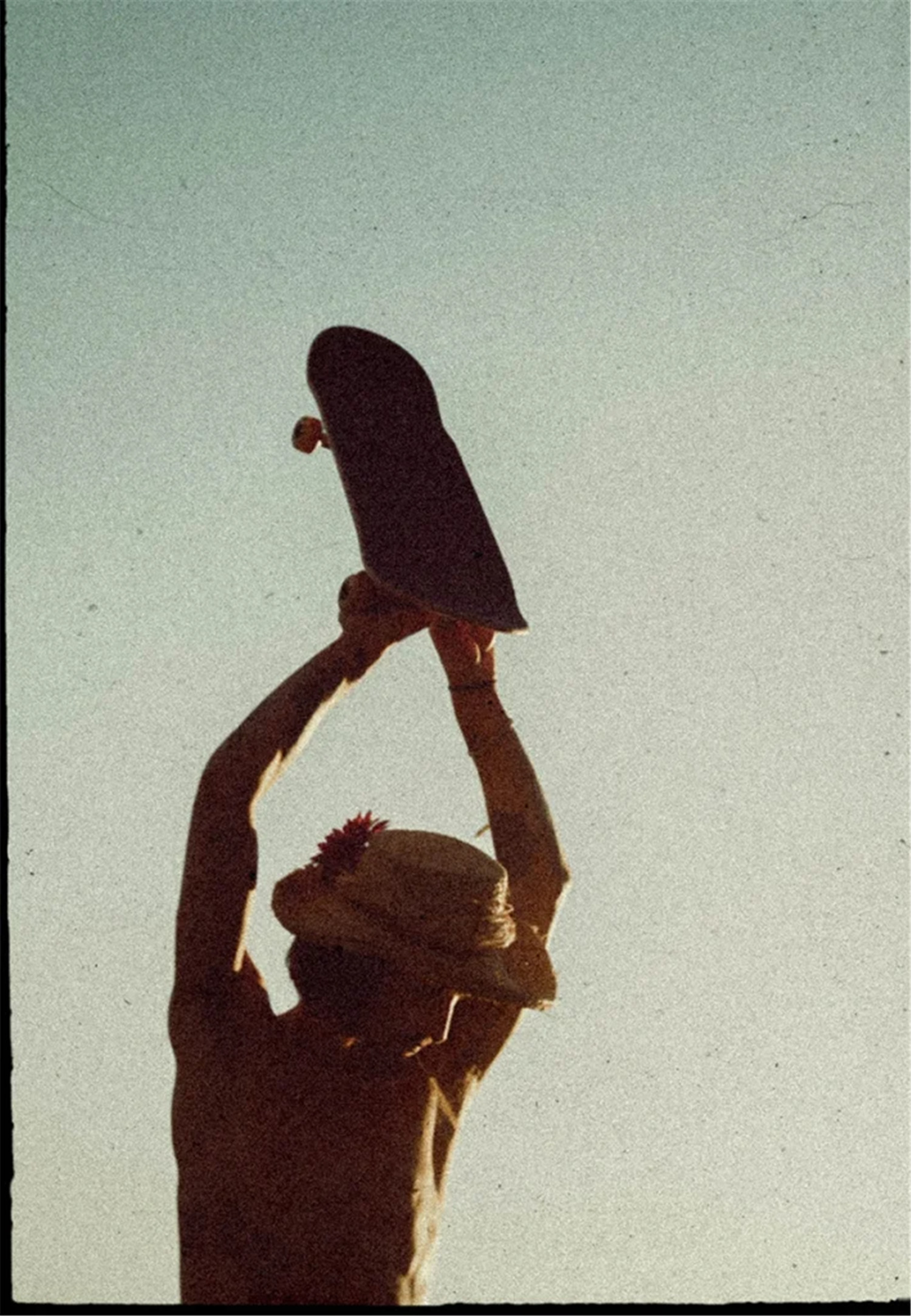 复古情绪美学人像旅拍摄影灰尘划痕胶片颗粒覆盖纹理Lightroom调色预设 Meridian: Ain-Raadik Tide Preset 插件预设 第22张-素材湾丨精选海外优质设计素材资源 复古情绪美学人像旅拍摄影灰尘划痕胶片颗粒覆盖纹理Lightroom调色预设 Meridian: Ain-Raadik Tide Preset 插件预设 sucaiwan.com